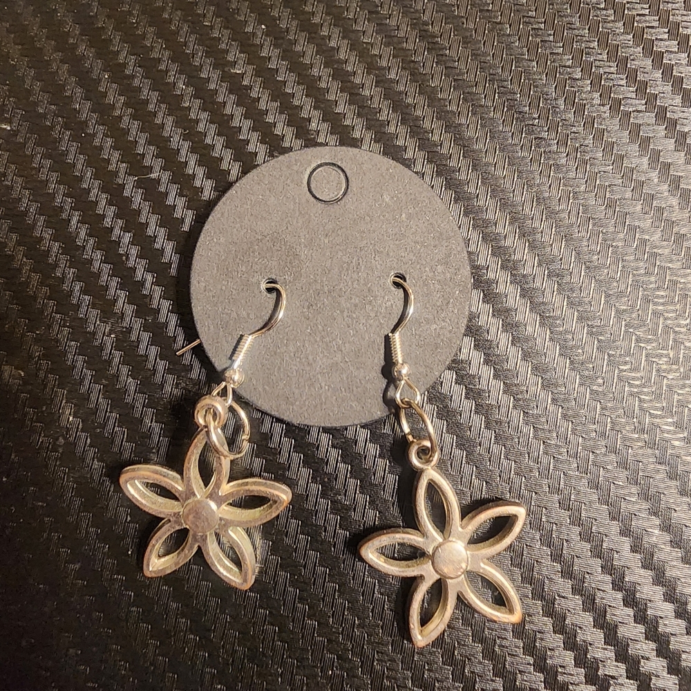 Hand-made, Dangle Daisy Earrings